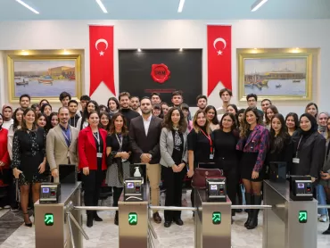 İTÜ Tekstil Mühendisliği Kulübü ve Markalaşma Kulübü Öğrencileri ÜNSPED'deydi.