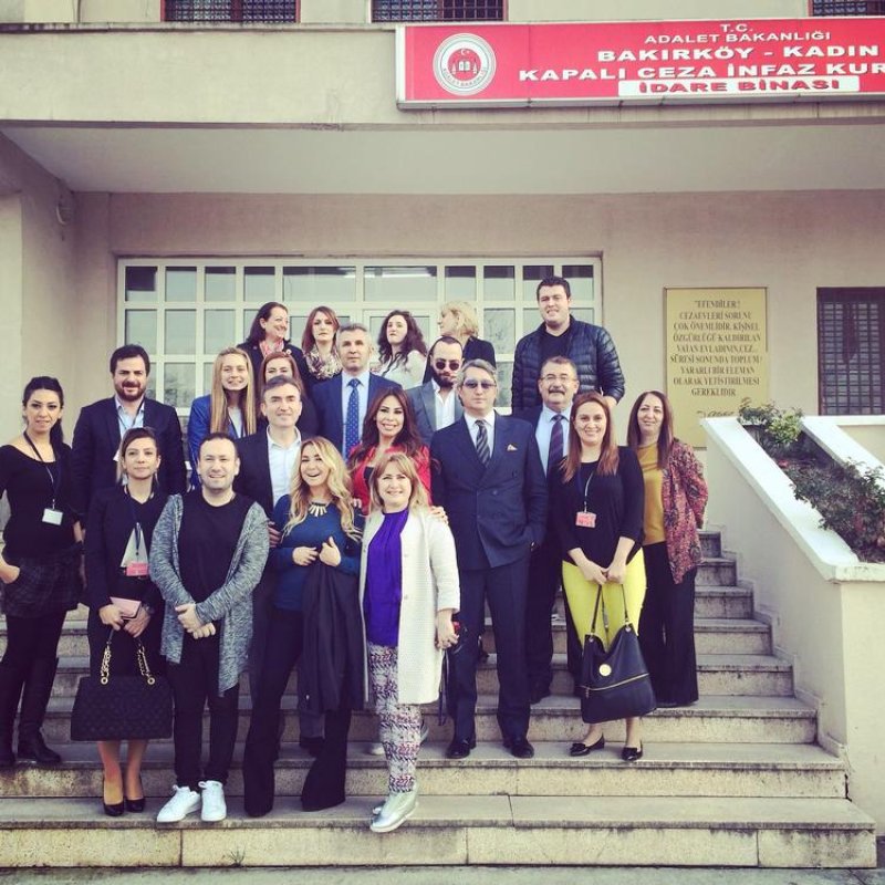  Komitelerimiz Dünya Kadınlar Gününde Bakırköy Kapalı Kadın Cezaevi'ndeydi