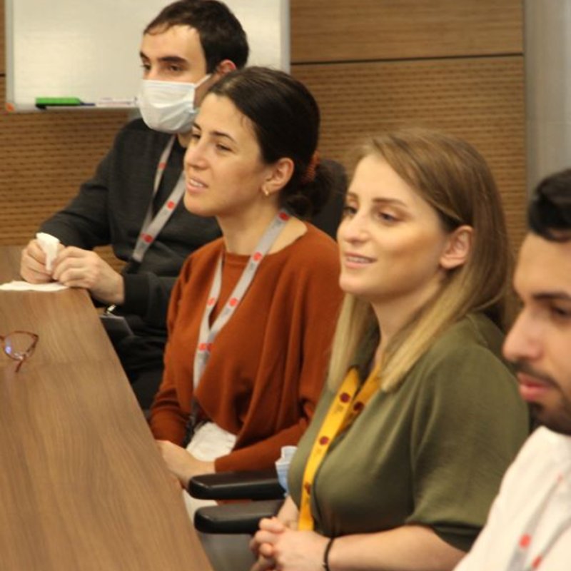 Uygulamalı Gümrük ve Dış Ticaret Uzmanlığı Eğitim Programımızı Başarı ile Tamamlayan Öğrencilerimiz ile Öğle Yemeğinde Buluştuk
