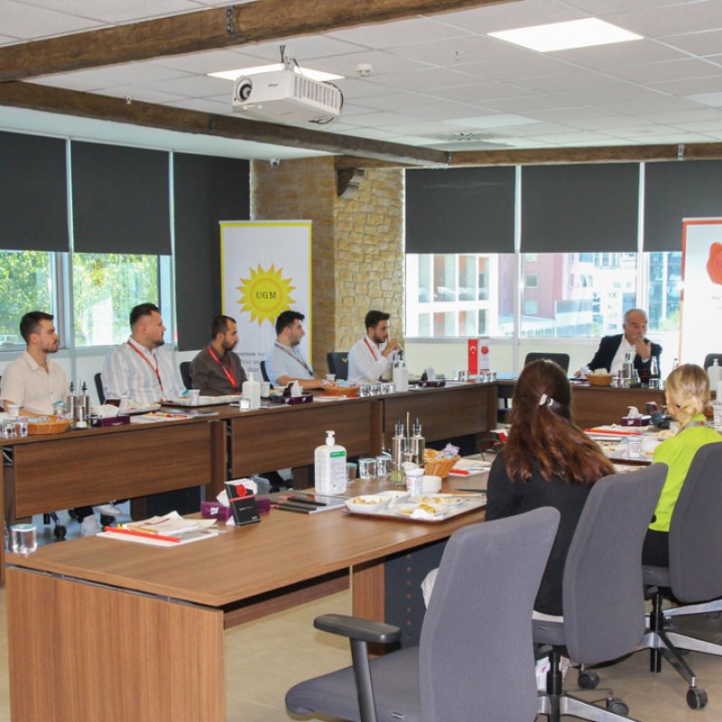 Ünsped Genç Kuşak Liderliği Gelişim Komitesi Üyeleri ile Öğle Yemeği
