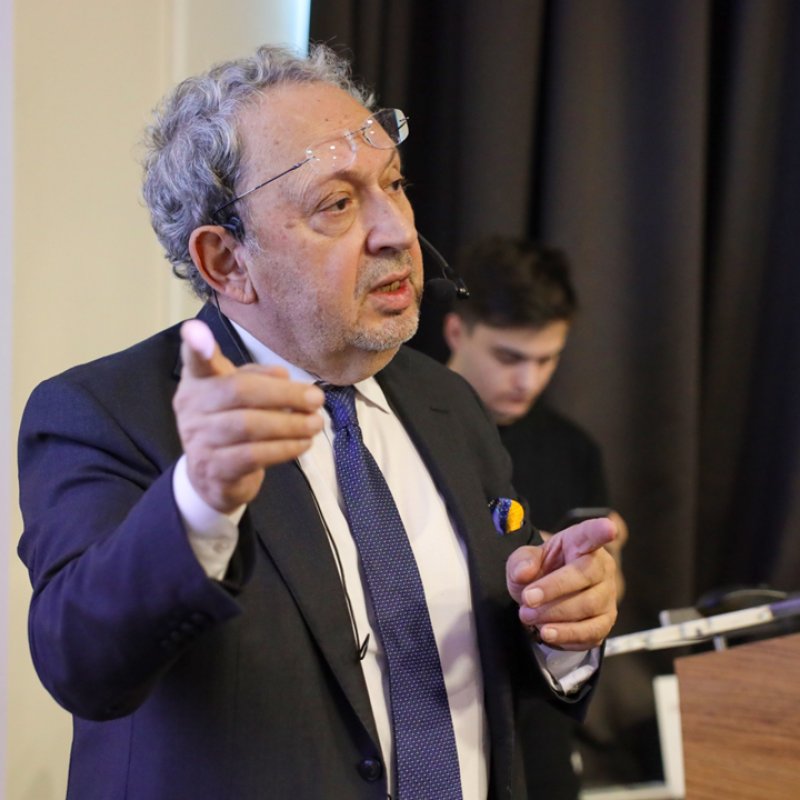 Nasıl Bir Ekonomi Yayın Kurulu Başkanı Dr. Şeref OĞUZ’dan Eğiticinin Eğitimi Konulu Söyleşi
